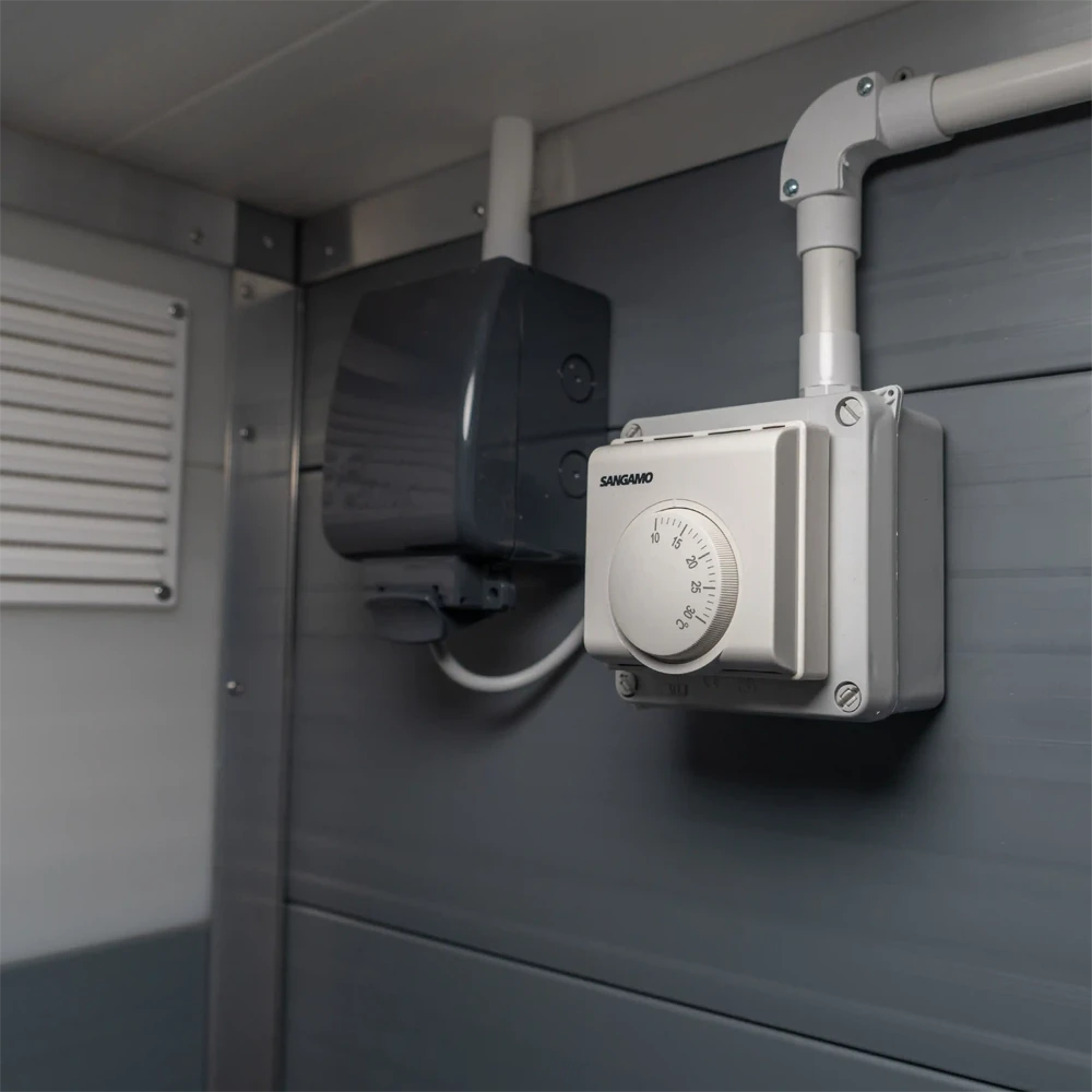Individual thermostat controlling the heating in each kennel